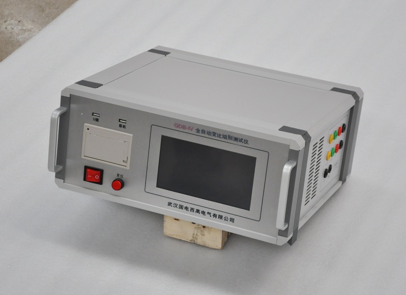 全自動(dòng)變比組別測試儀側(cè)面